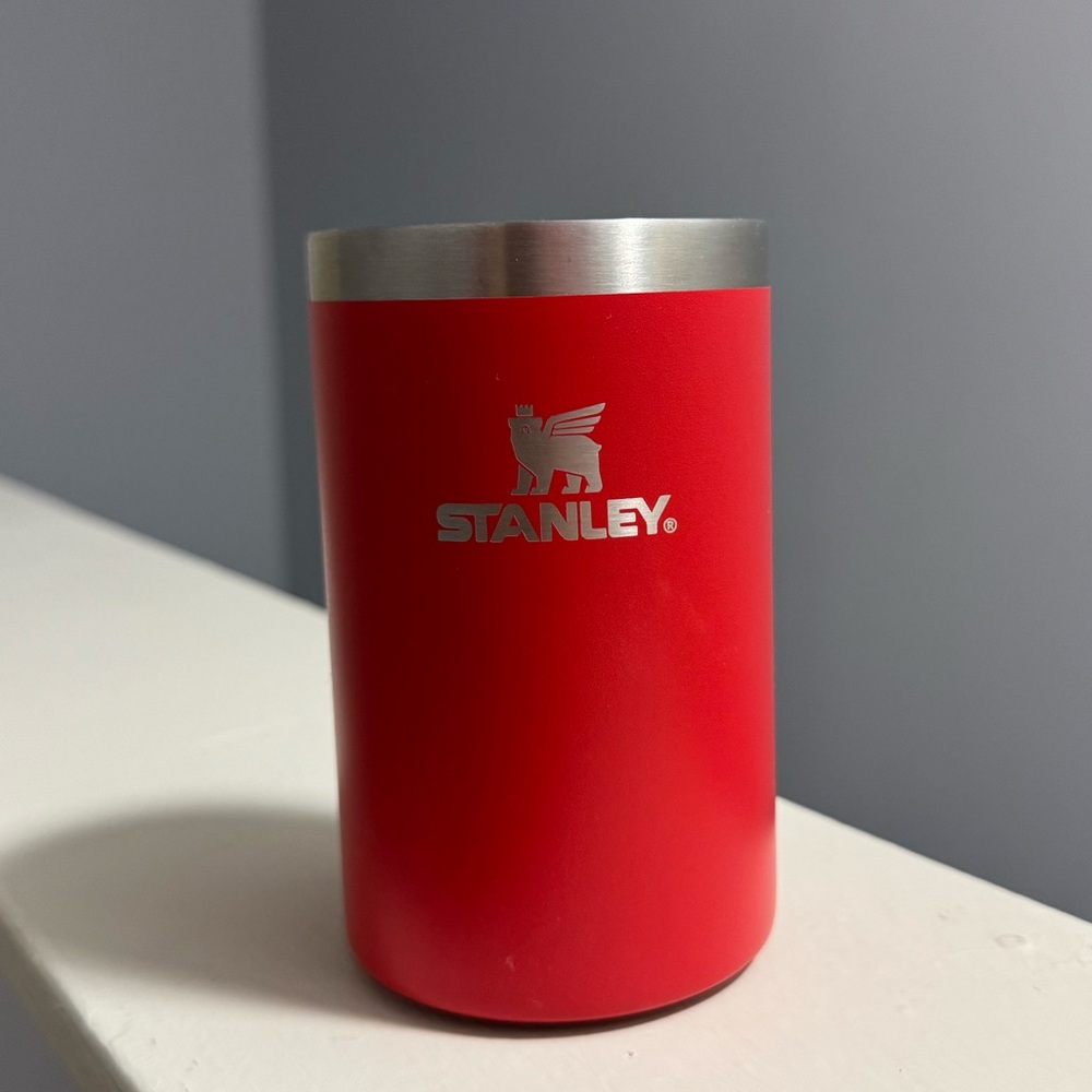 Stanley 10 oz Everyday Can Cooler Chili Pepper Red